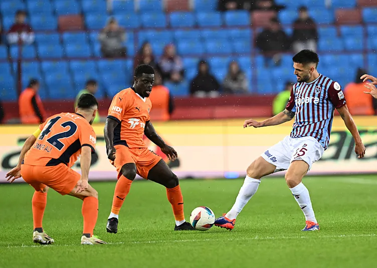 TRABZONSPOR BAŞAKŞEHİR YAZAR YORUMLARI | Yıldız isme sert sözler: Hiç sorumluluk almıyor