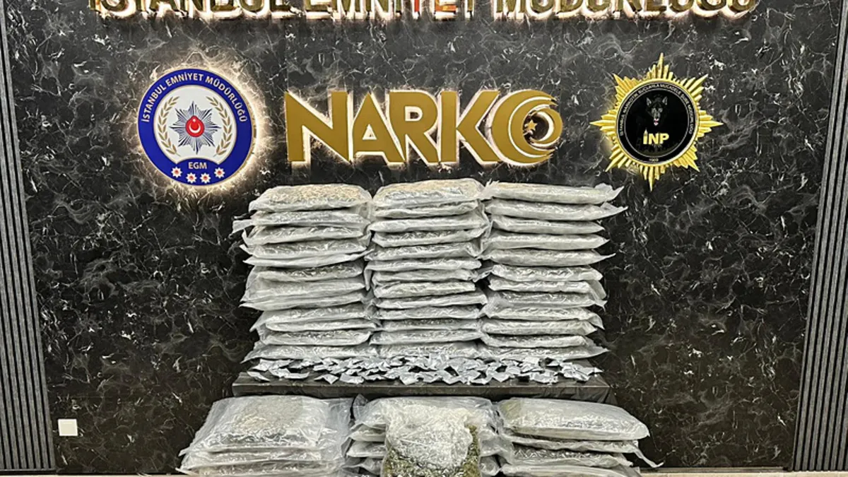 İstanbul'da zehir tacirlerine operasyon: 5 gözaltı İstanbul'da zehir tacirlerine operasyon: 5 gözaltı