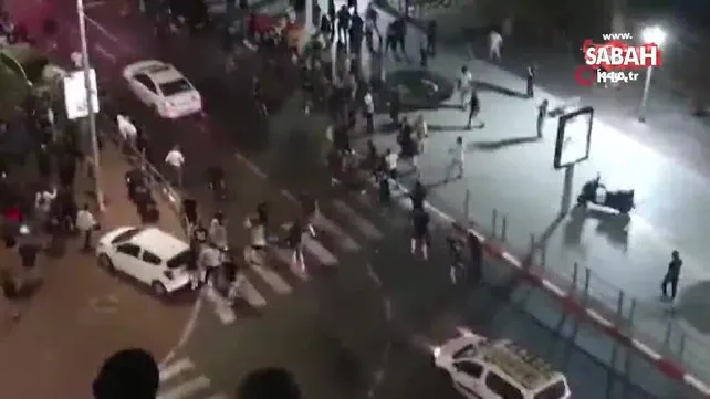 SON DAKİKA: Fanatik Yahudiler Müslümanlara saldırmaya başladı! Filistinli bir kişiyi arabasından çıkarıp linç ettiler | Video