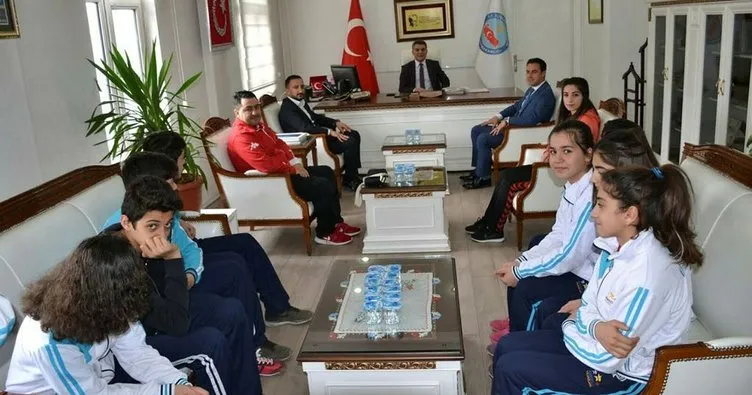 Bitlis’te sporculardan Kaymakam Özkan’a ziyaret