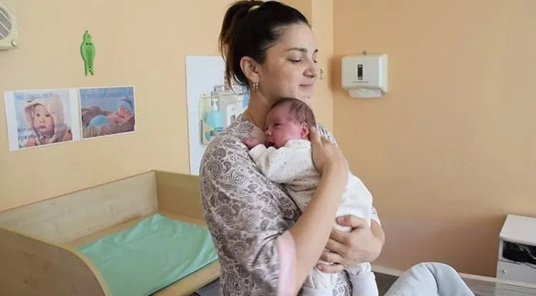 Son Dakika Haberi | 29 yaÅındaki kadın 3 ayda 2 kez doÄum yaptı! 50 milyonda bir ihtimal...