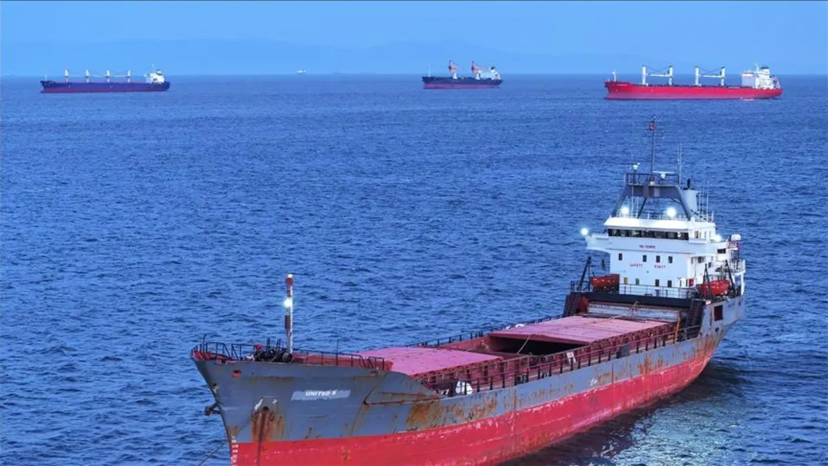 Hürmüz Boğazı’nda sular durulmuyor! Gemi trafiği %10 azaldı Hürmüz Boğazı’nda sular durulmuyor! Gemi trafiği %10 azaldı