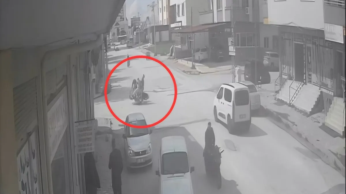 Adana’da iki motosiklet çarpıştı: 1’i ağır 3 yaralı Adana’da iki motosiklet çarpıştı: 1’i ağır 3 yaralı