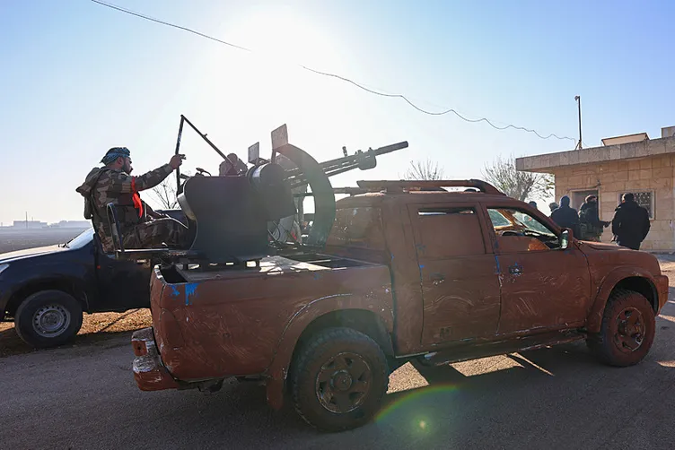 Suriye’de dengeler değişiyor: Tel Rıfat teröristlerden temizlendi! Muhaliflerin ilerleyişi sürüyor