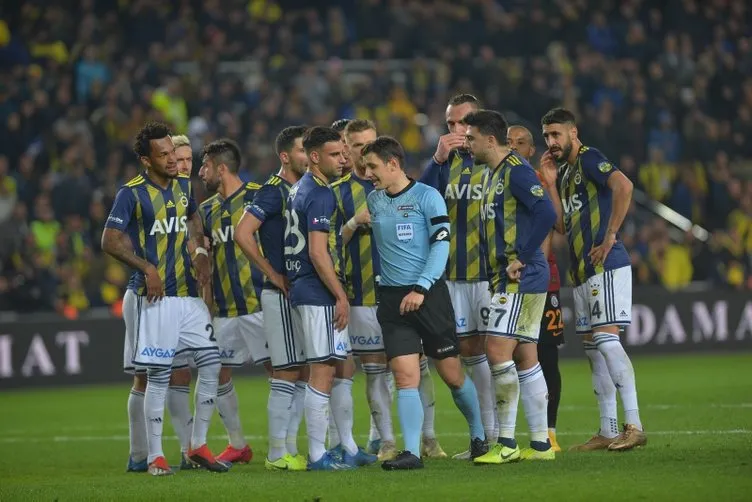 Fenerbahçe’de ayrılık rüzgârı! Tam 8 futbolcu...