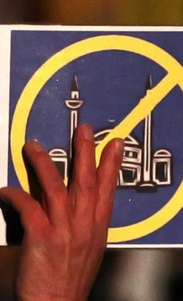 İşte Avrupa’nın karanlık yüzü! Saldırıya uğrayan Müslümanlar polise gidemiyor