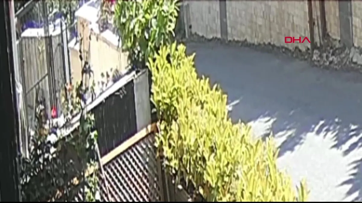 Sarıyer’de 18 yaşındaki ehliyetsiz sürücünün ezdiği işçi hayatını kaybetti | Video videosunu izle Sarıyer’de 18 yaşındaki ehliyetsiz sürücünün ezdiği işçi hayatını kaybetti | Video videosunu izle