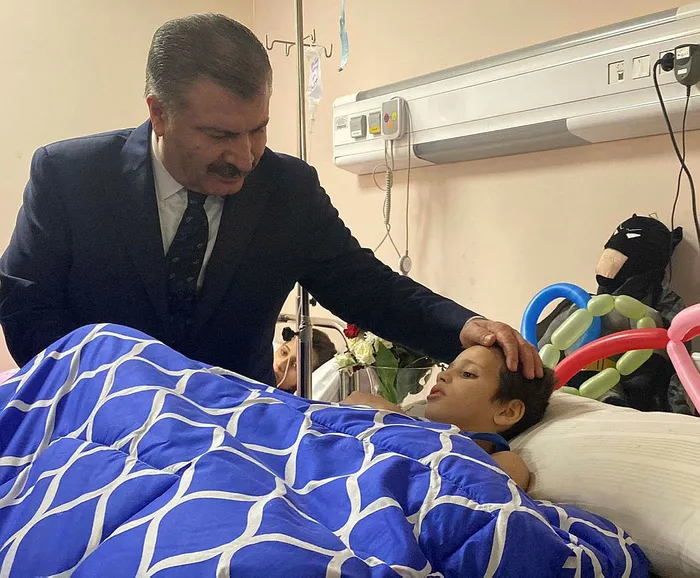 son-dakika-bakan-fahrettin-kocadan-gazze-aciklamasi-26-hasta-turkiyeye-getirilecek-1700066881478.jpg SON DAKİKA | Bakan Fahrettin Koca'dan 'Gazze' açıklaması! 27 hasta Türkiye'ye getirildi