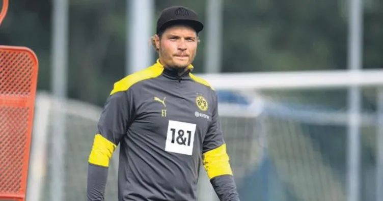 İlk planda yabancı var