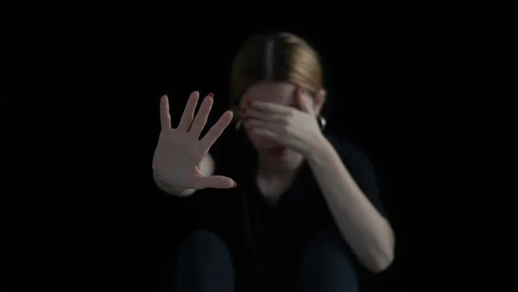 Lisedeki sabıkalı güvenlik kız öğrencileri taciz etti: Fiziğin çok güzel tayt giy!