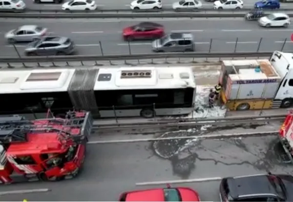 hergun-bir-metrobus-yaniyor-3-gun-ust-uste-uc-metrobus-yandi-1778339437962.jpg