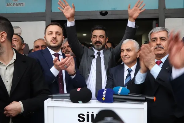 ak-parti-siirt-belediye-baskan-adayi-ekrem-olgaca-coskulu-karsilama-1705766986700.jpg