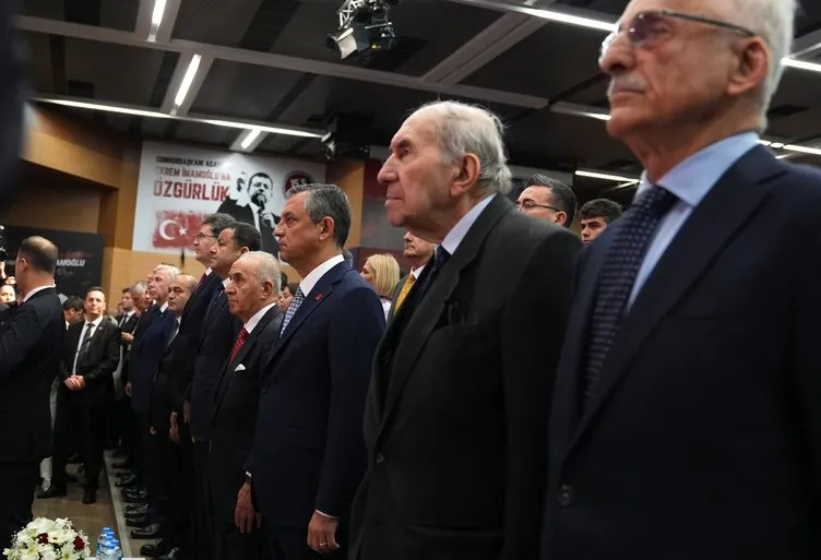 SON DAKİKA | CHP’de Özgür Özel tek adamlık yolunda! PM’de güç dengeleri değişti: İmamoğlu ile Kılıçdaroğlu’na kesik
