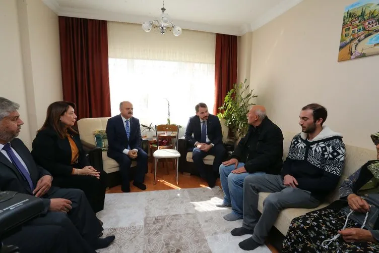 Enerji ve Tabii Kaynaklar Bakanı Albayrak’tan şehit ailesine taziye ziyareti