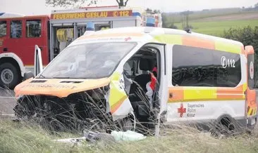 Ambulans kaza yaptı: Üç ölü