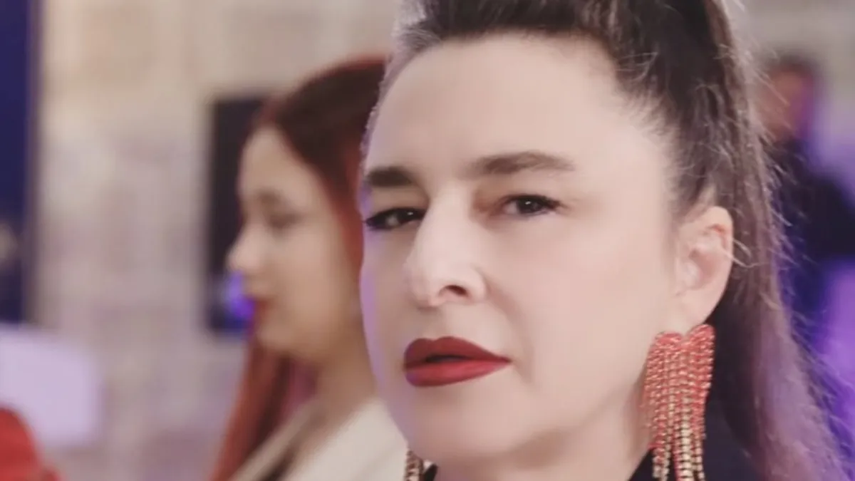 Esra Dermancıoğlu sevgilisiyle Nişantaşı turunda! Motosiklet üzerinde neşeli halleri dikkat çekti Esra Dermancıoğlu sevgilisiyle Nişantaşı turunda! Motosiklet üzerinde neşeli halleri dikkat çekti