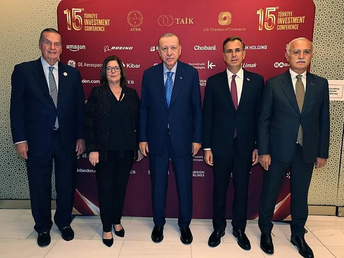 baskan-erdogan-amerikali-ve-turk-is-insanlariyla-bir-araya-geldi-1727142373688.jpeg Başkan Erdoğan'dan F-16 mesajı: İhracat engelleri kaldırılmalı