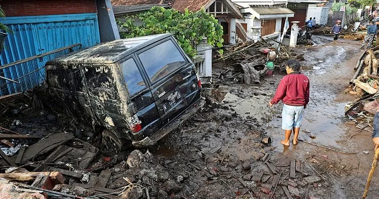 Endonezya sel felaketi: 5 kişi öldü, 4 kişi kayboldu