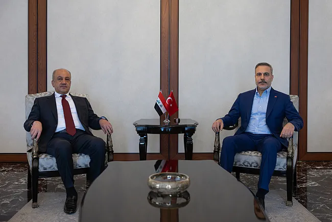bakan-fidan-irak-savunmaa-bakani-ile-bir-araya-geldi-1771164439931.jpeg