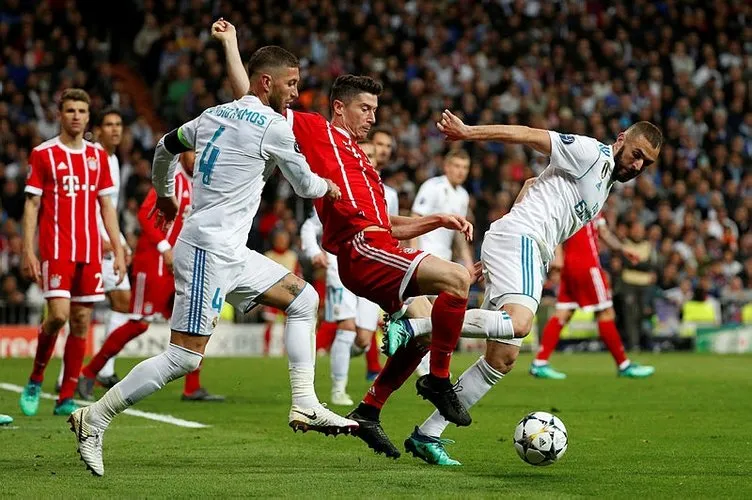 Cüneyt Çakır Real Madrid - Bayern Münih maçına damga vuran isim oldu