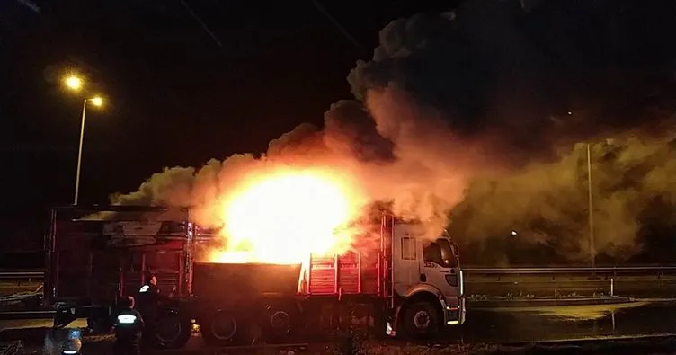 Samsun’da seyir halindeki kamyonda yangın çıktı