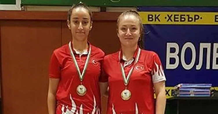 Badminton’da gençlerde tarihi şampiyonluk