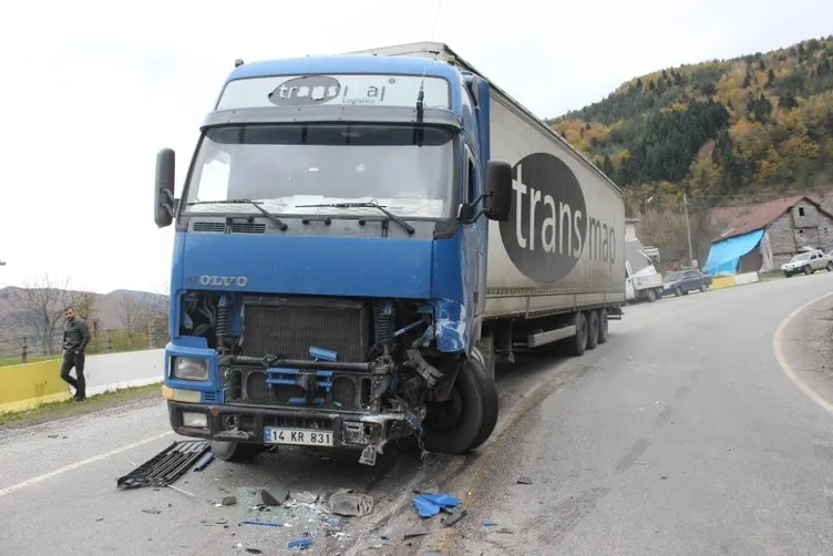 Kastamonu’da otomobil ve TIR çarpıştı: 3 ölü, 2 yaralı