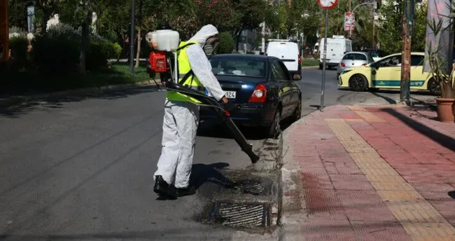 Atina’da sivrisineklere savaş açıldı: Virüse karşı ilaçlama seferberliği