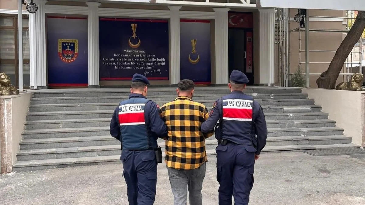 Jandarmadan nokta operasyon! 3 firari yakalandı