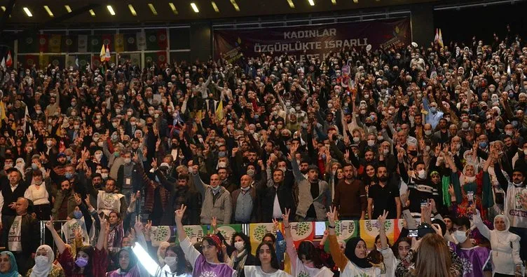 HDP’nin İstanbul Kongresi’nden skandal görüntüler! Öcalan sloganlarıyla PKK marşı okuyup ant içtiler