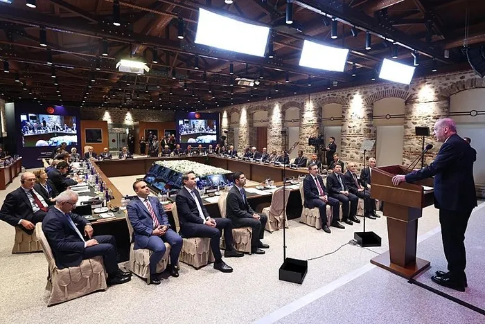 Başkan Erdoğan: Türkiye'nin önünde seçimsiz, altın değerinde 3.5 yıl var