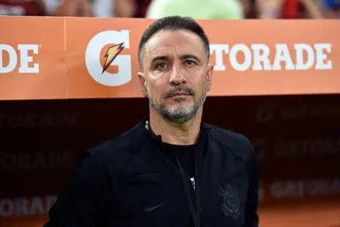 Son dakika Fenerbahçe haberi: Transfer böyle duyuruldu! Vitor Pereira ve Jorge Jesus... | Son dakika Fenerbahçe haberi: Transfer böyle duyuruldu! Vitor Pereira ve Jorge Jesus... |
