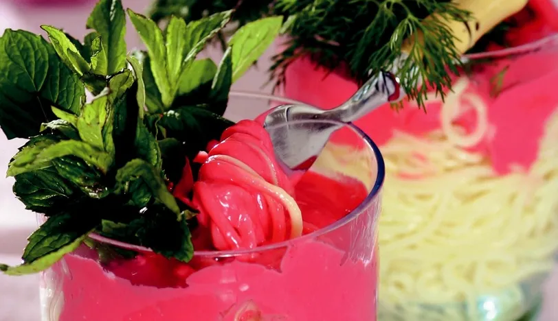 Bardakta Makarna Salatası