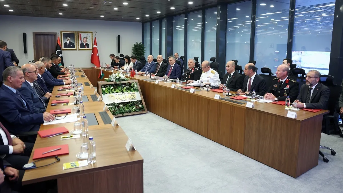 Türkiye ve Libya güvenlik iş birliğini güçlendiriyor! Bakan Çiftçi, Libyalı mevkidaşı ile bir araya geldi Türkiye ve Libya güvenlik iş birliğini güçlendiriyor! Bakan Çiftçi, Libyalı mevkidaşı ile bir araya geldi