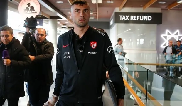 İzlanda'da Milli Takım'a büyük terbiyesizlik! Emre Belözoğlu'na tuvalet fırçası uzattılar