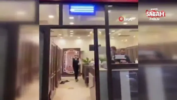 Kuveyt'te Fransa Cumhurbaşkanı Macron'un fotoğrafı bir restoranın giriş zeminine yapıştırıldı | Video