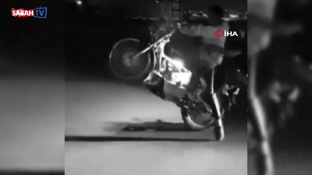 Ehliyetsiz motosikletçinin sosyal medya şovu 77 bin TL’ye patladı | Video videosunu izle Ehliyetsiz motosikletçinin sosyal medya şovu 77 bin TL’ye patladı | Video videosunu izle