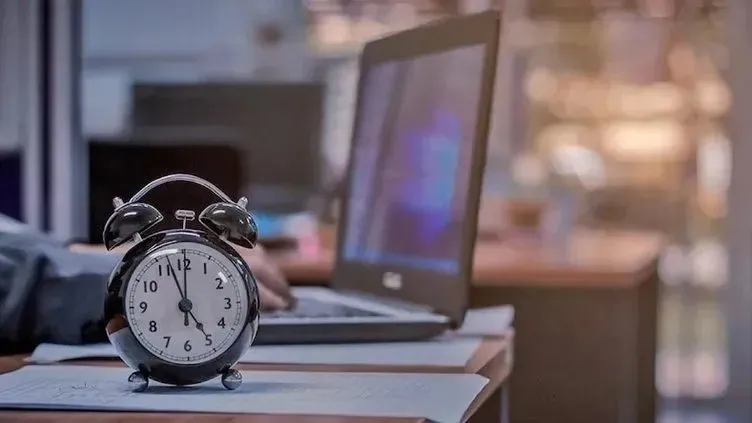 ÇALIŞMA SAATLERİ 2024 SON DURUM: Çalışma saatleri düşüyor mu, özel sektör mesai saatleri ne kadar kısalacak?
