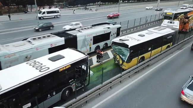 istanbul-beylikduzunde-iki-metrobus-carpisti-cok-sayida-yarali-1651255565852.jpg