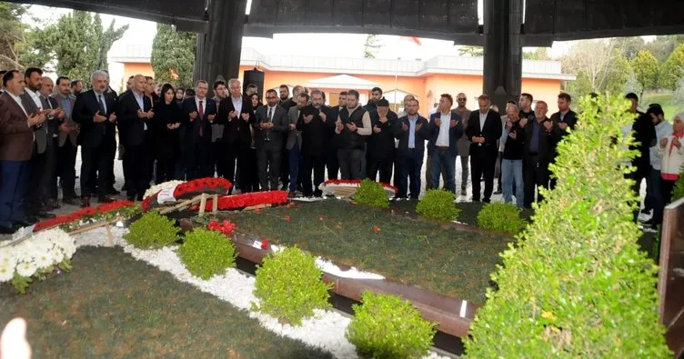 İçişleri Bakanı Soylu Turgut Özal’ı 30.yılında dualarla andı