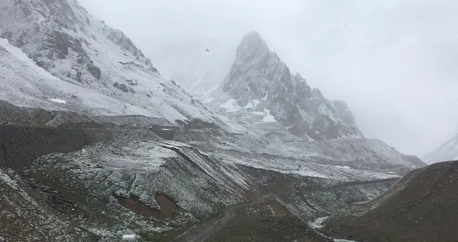 Yükseklere kar yağdı