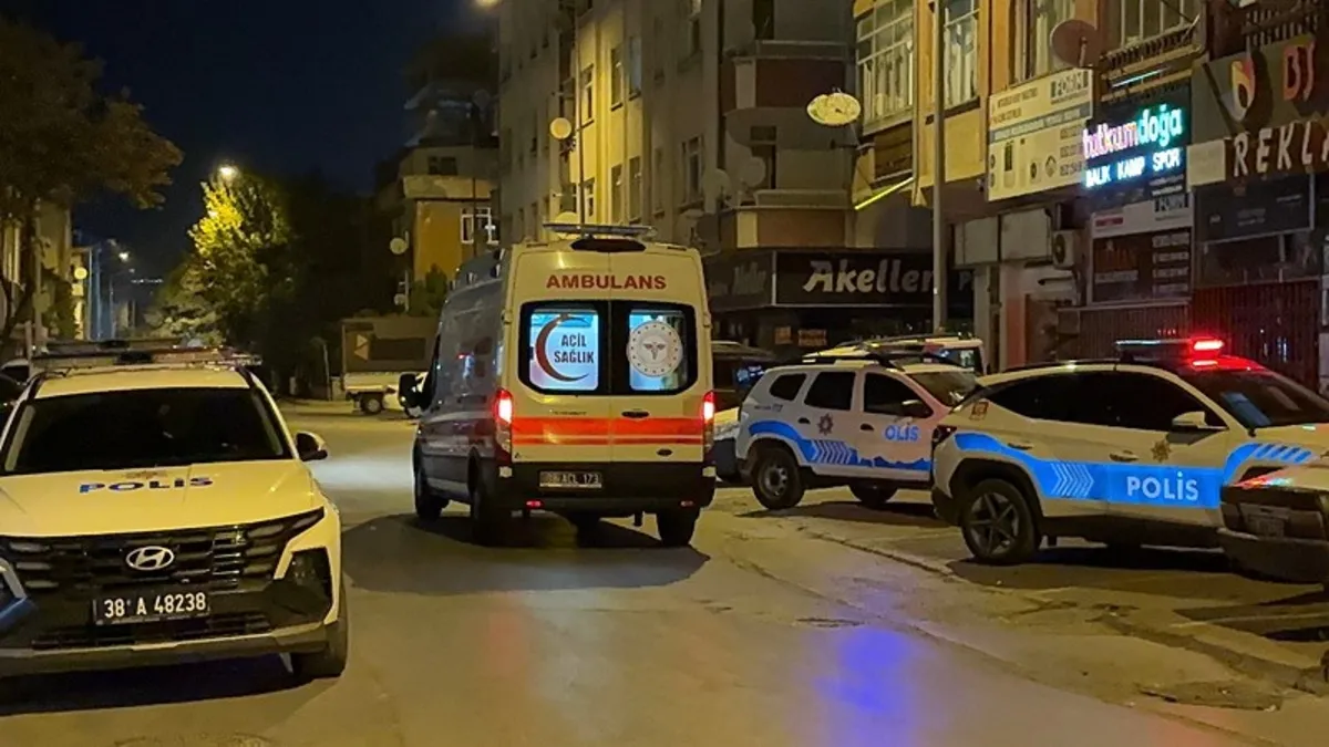 Önce biber gazı sıktılar sonra bıçakladılar: 1 ölü, 1 yaralı Önce biber gazı sıktılar sonra bıçakladılar: 1 ölü, 1 yaralı