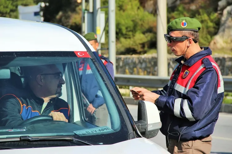 Jandarma'ya yüzünü tanıyan, plaka sorgulayan gözlük