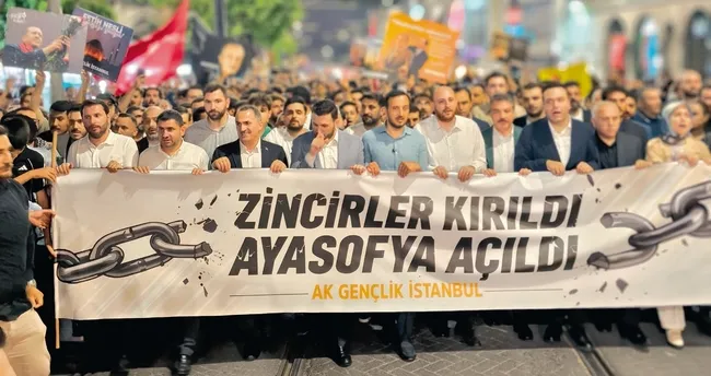 Ayasofya Camii’ne ‘Gençlik Yürüyüşü’