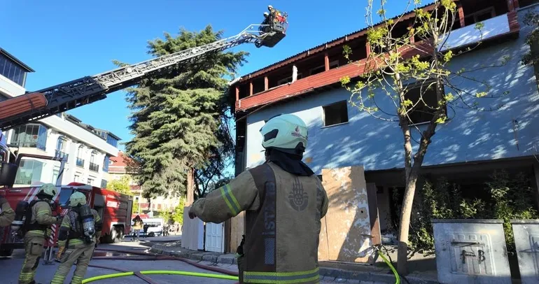 Avcılar’da iki katlı metruk binada yangın!