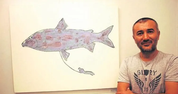 Hibüskus çayından resim sergisi açtı