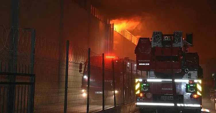 İzmir’de korkutan yangın! Fabrika küle döndü