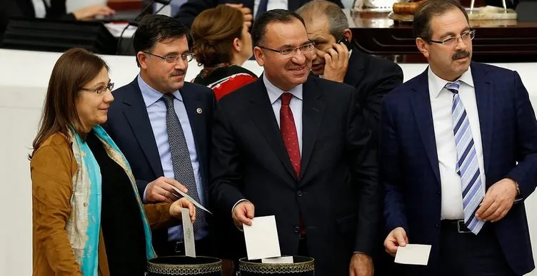 Adalet Bakanı Bozdağ, Cumhurbaşkanlığı sisteminin neler getireceğini anlattı