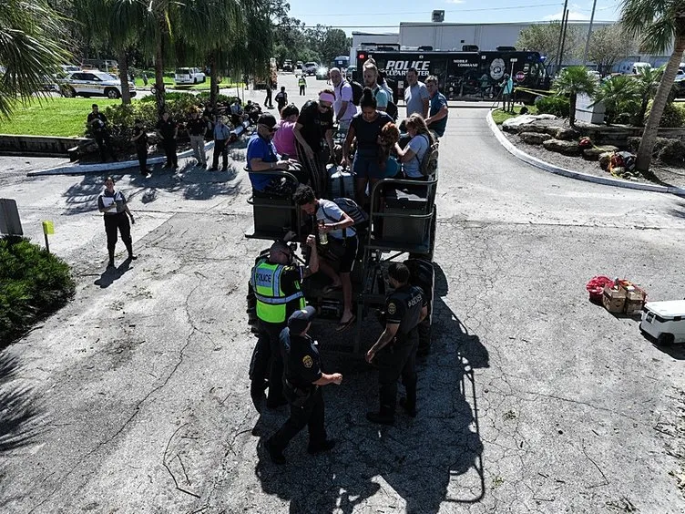 ABD’de Milton Kasırgası yıkıp geçiyor! 2.6 milyon kişi karanlıkta kaldı