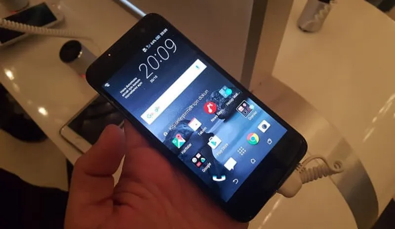 htc den iphone a ikizi kadar benzeyen